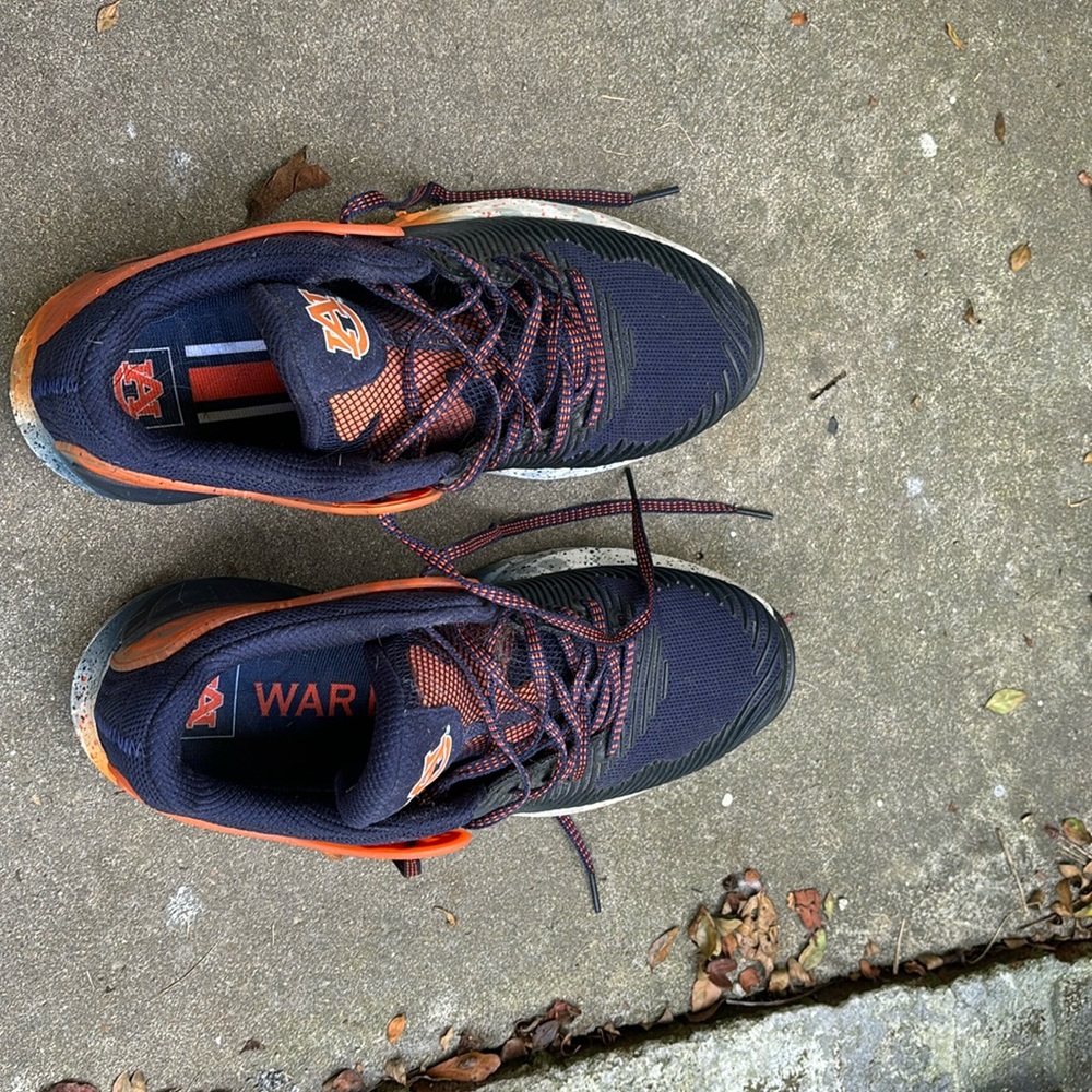 Auburn team issued athletic shoes to small for me in great condition
